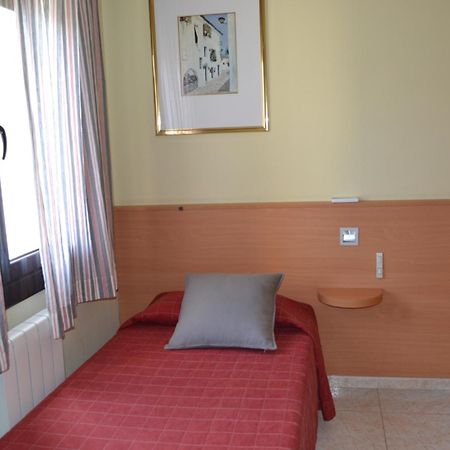 Hostal Bartis Фігерас Номер фото