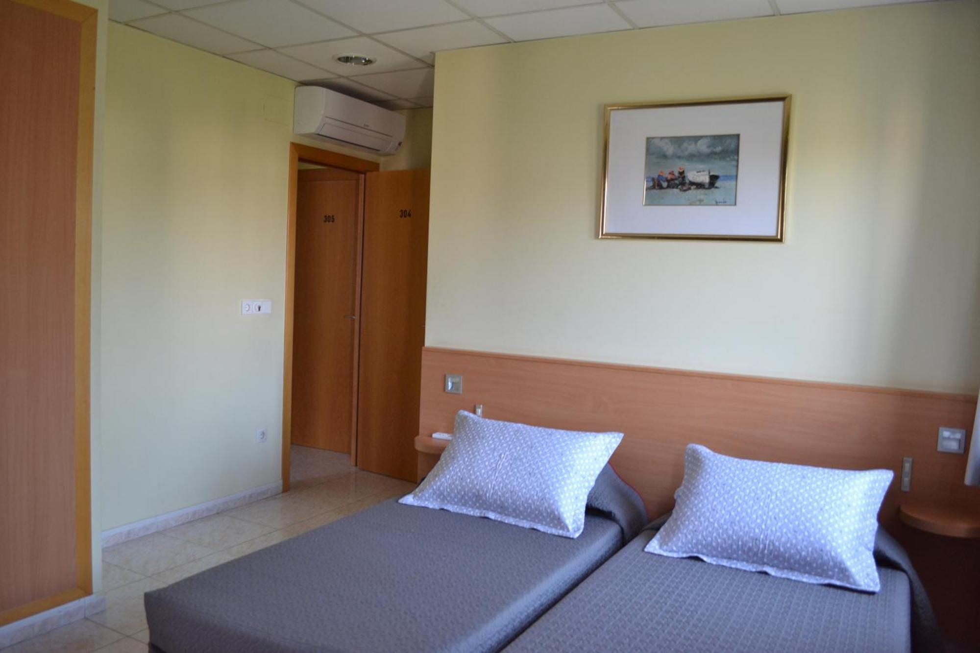 Hostal Bartis Фігерас Номер фото